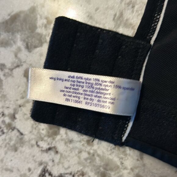 Cacique Women’s Sport Bra Size 44C  Black Adjustable straps - Picture 4 of 4